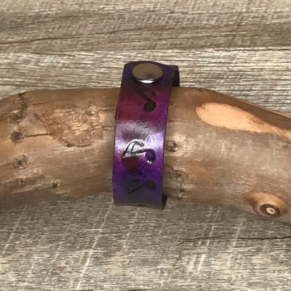 Sold-HP✨ Tie-dye music notes leather bracelet - Picture 3 of 5